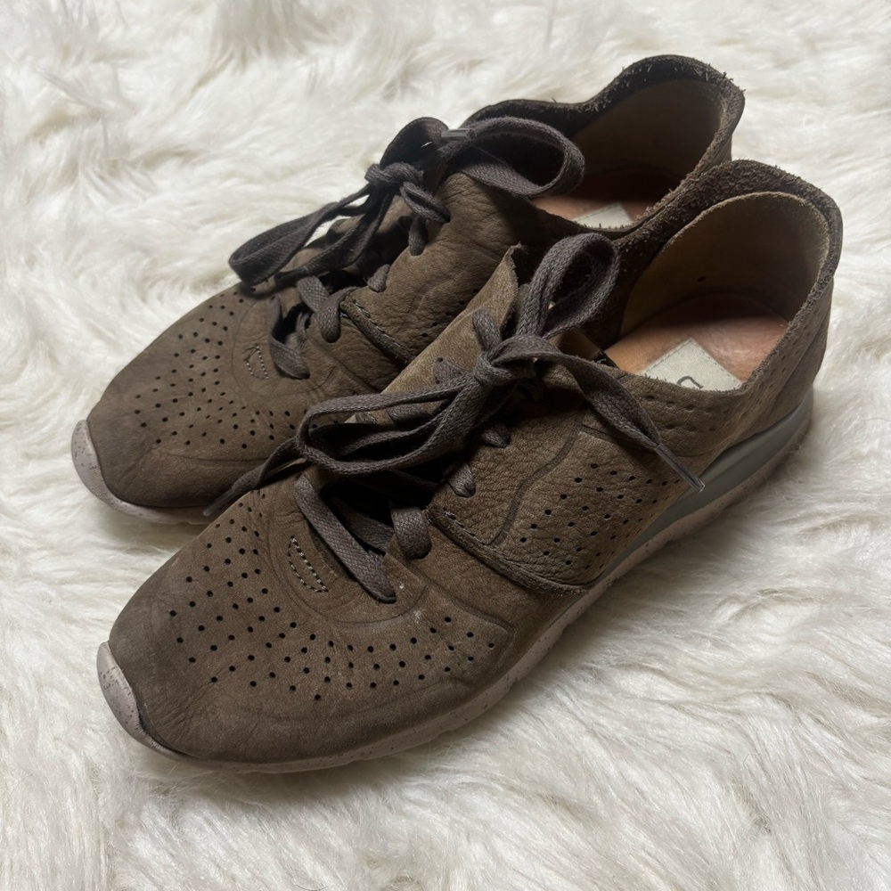 Ugg “Tye Trainer Treadlight” Leather Tennis shoes size women’s 7